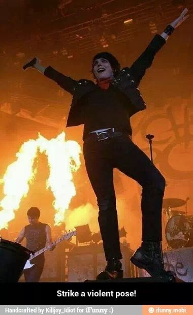 Strike a violent pose xD Gerard Way, A Man, Memes