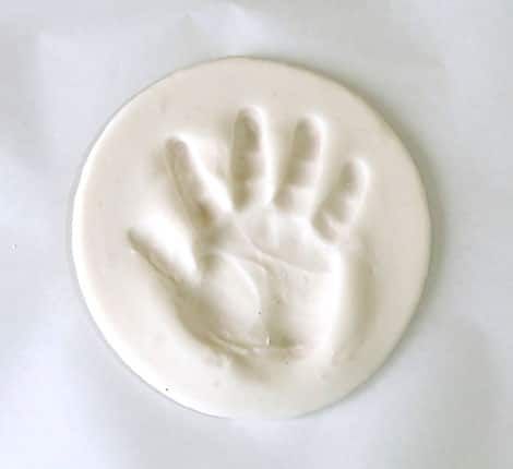 Christmas Ornaments Handprint, Baking Soda Clay, Clay Handprint, Handprint Ornaments, Keepsake Crafts, Homemade Clay, Baby Handprint, Baking With Kids, Clay Food