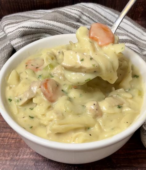 These creamy chicken and noodles are rich, flavorful and the perfect comfort food! Even the pickiest of eaters love this dish! Roast Chicken Seasoning, Salisbury Steak Crockpot, Creamy Chicken And Noodles, Homemade Salisbury Steak, Crockpot Chicken And Noodles, Chicken And Noodles, Creamy Chicken Noodle Soup, Cheesy Chicken Broccoli, Moms Cooking