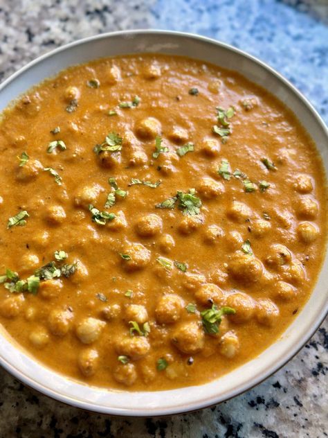 Easy Chickpea Masala (Chana Masala) - Brown Girl Vegan Chickpea Masala Vegan, Vegan Chana Masala, Vegan Bean Burger, Chickpea Masala, Roasted Eggplant Dip, Sweet Fries, Tofu Sandwich, Roasted Red Pepper Pasta, Cantonese Cuisine