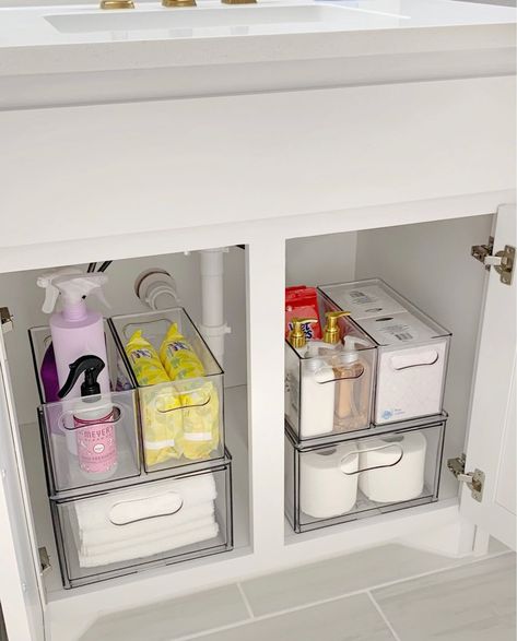 Toiletries Organization Closet, Ways To Organize Under Bathroom Sink, Bathroom Organization Inspiration, Clear Storage Bins Organization Bathroom, Clear Bathroom Organization, Epsom Salt Storage Ideas, Clear Bins Organization, Organized Bathroom Drawers, Clear Bin Organization