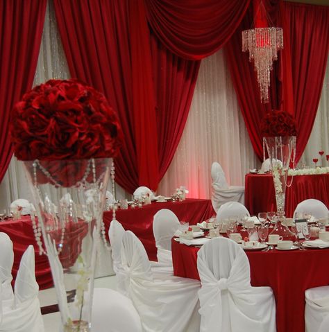 oh my never been a fan of red and white weddings but this one looks nice! Red And White Wedding Decor, Red And White Wedding Decorations, Red Wedding Centerpieces, Red And White Wedding, White Wedding Decor, Black Wedding Decorations, Winter Wedding Venues, Simple Beach Wedding, Red Wedding Decorations