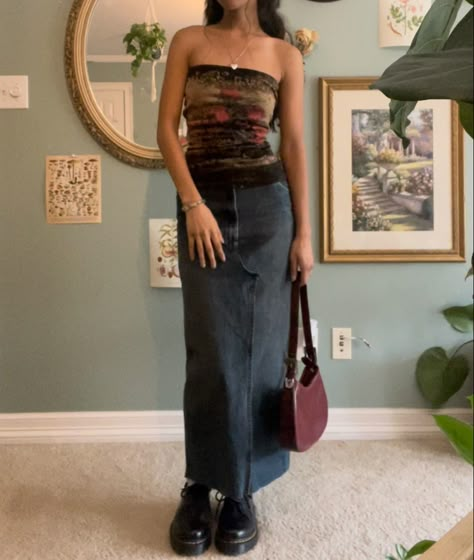 Denim Maxi Skirt Grunge, Maxi Skirt Denim Outfit, Long Skirt Denim Outfit, Denim Maxi Skirt Outfits, Long Denim Skirt Outfit Aesthetic, Blue Maxi Skirt Outfit, Long Denim Skirt Outfits, Denim Maxi Skirt Outfit, Long Denim Skirt Outfit