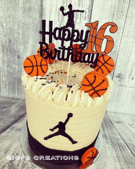 Cake Basketball, Basketball Design Cake, Cake With Basketball Design, Basketball Net Cake, Basketball Tiered Cake, Basketball Birthday Cake, Happy 16th Birthday, Basketball Birthday, Bday Party Theme