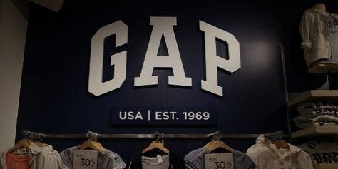 The first Gap store was started by Donald Fisher and his wife Doris Fisher in 1969. Donald was a real estate developer who was fascinated by the idea of selling apparel in chain stores. He was mainly looking to attract the young generation of buyers who were looking to buy cheap, comfortable and durable clothes like jeans. Ceo Clothes, Gap Clothes, Gap Outfits, Customer Survey, New Advertisement, Outfit Collage, The Power Of Love, Make Color, Augmented Reality