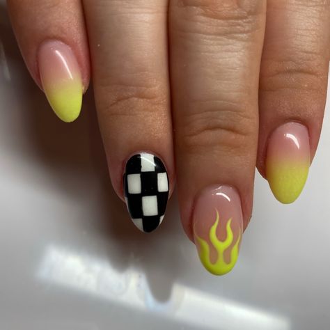 Fire nails yellow ombre Flame And Checkered Nails, Nails Fire, Neon Yellow Nails, Checkered Nails, Nails Yellow, Yellow Ombre, Nail Trend, Yellow Nails, Fire Nails