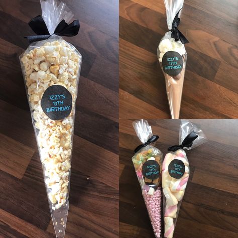 Popcorn Cones Diy, Hot Chocolate Cones, Ide Hampers, Popcorn Ideas, Popcorn Cones, Holiday Luncheon, Popcorn Packaging, Cones Diy, Chocolate Cone