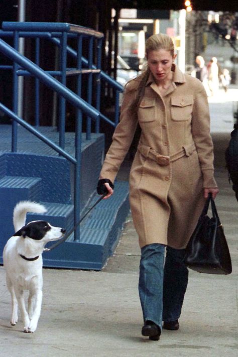 Carolyne Bessette, Carolyn Bassette, Ludwig Bemelmans, Minimal Wedding Dress, Carolyn Bessette, Celebrity Wedding Dresses, Jfk Jr, Crisp White Shirt, Self Design