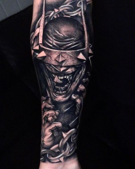 Batman Who Laughs Tattoo, Batman Que Ri, Batman Tattoo Sleeve, Batman Logo Tattoo, Batman Symbol Tattoos, Laugh Tattoo, Batman Gif, Swing Tattoo, The Batman Who Laughs