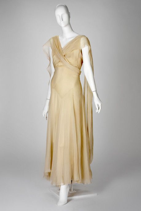 Evening dress Madeleine Vionnet French, , ca. 1932 Blotch-dyed silk chiffon crepe 1994.006 1930s Dresses Formal, 70s Evening Gown, Retro Wardrobe, Vintage Fashion 1930s, 1930's Fashion, Madeleine Vionnet, 30s Fashion, 42nd Street, Dog Bones