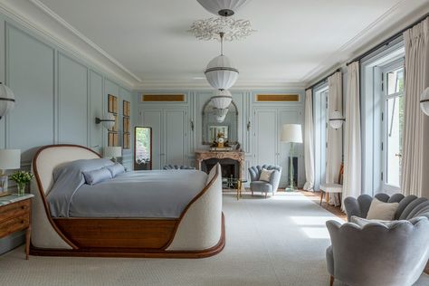 Bryan O’Sullivan Has Revived a Paris Mansion’s Old Majesty - 1stdibs Introspective Paris Mansion, Masculine Bedroom Decor, French Vintage Decor, Masculine Bedroom, British Furniture, Paris Home, Decor 2024, Parisian Apartment, Interior Architect