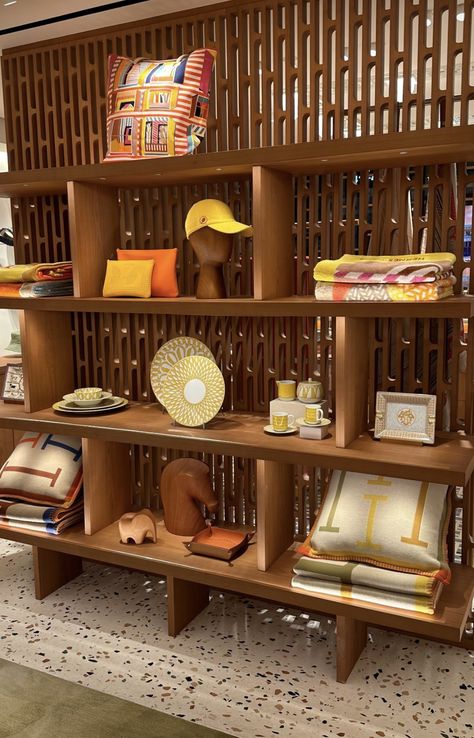 Hermes Display, Hermes Store, Home Design Living Room, Store Design Interior, Store Display, Design Living, Living Design, Store Design, Design Interior