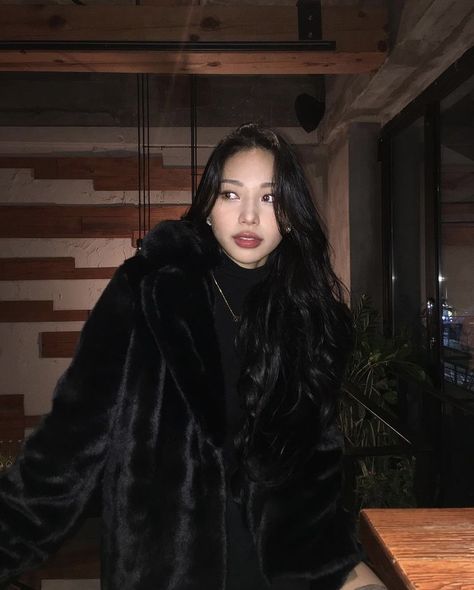 Black Fur Outfit, Fluffy Coat Outfit, Black Fur Coat Outfit, Black Fluffy Coat, Black Jacket Outfit, Fur Outfit, Winter Jacket Outfits, Idol Aesthetic, Fur Coat Outfit