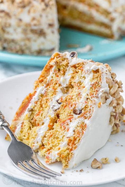 Classic Carrot Cake Video Recipe - NatashasKitchen.com Carrot Cake Video, Carrot Walnut Cake, Carrot And Walnut Cake, Classic Carrot Cake, Cake Video, Tasty Desserts, Best Carrot Cake, Walnut Cake, Dog Cakes