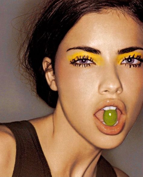 𝐄𝐛𝐨𝐧𝐢🤍 on Twitter: "Adriana Lima for trace magazine,2000, photographed by Patrick Ibanez… " Eyeliner Verde, Green Eyeliner, Yellow Makeup, Makeup Tumblr, Yellow Eyeshadow, Make Up Inspiration, Trendy Makeup, Foto Poses, Makeup Photography