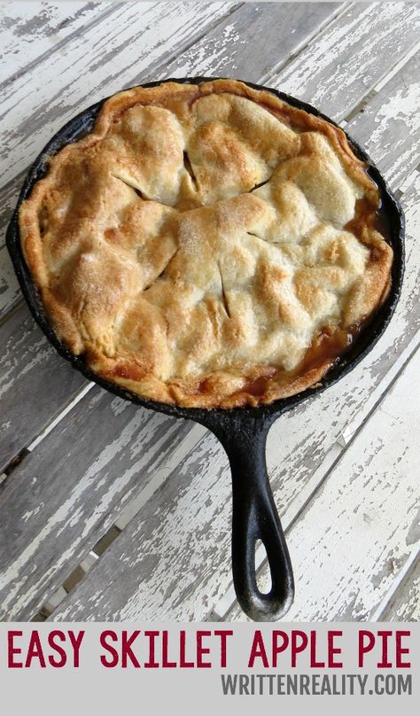 Skillet Apple Pie Recipe, Cast Iron Skillet Recipes Dinner, Skillet Apple Pie, Skillet Desserts, Cast Iron Skillet Cooking, Apple Pie Recipe Easy, Cake Mug, Iron Skillet Recipes, Easy Apple Pie