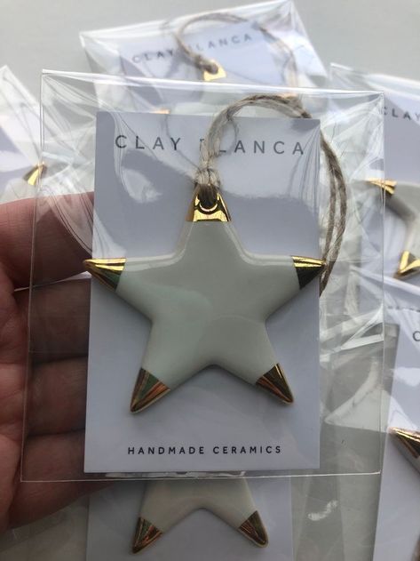 Star Christmas Tree Decorations, Christmas Ornament Packaging, Wall Ornaments Decor, Ornament Packaging Ideas, Clay Star Ornaments, Ceramics Christmas Decorations, Ceramic Star Ornaments, Christmas Star Decor, Christmas Decorations Clay