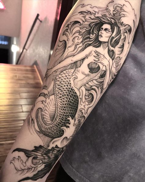 Martin Devlin Kelly on Instagram: “Siren. 🧜‍♀️ #mermaid #mermaidtattoo #mermaids #mermaidart #mermaidtattoos #siren #sirentattoo #sirensong #chaotic #chaoticblackwork…” Medusa Mermaid Tattoo, Siren Sleeve Tattoo, Mermaids Tattoo, Mermaid Sleeve Tattoo, Siren Tattoo Sleeve, Mermaid Tattoo For Men, Dark Mermaid Tattoo, Mermaid Leg Tattoo, Evil Siren Tattoo