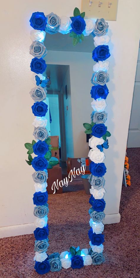 Flowered Mirror Diy, Pretty Mirrors Bedroom Decor, Bedroom Ideas Royal Blue, Blue Butterfly Room Ideas, Light Blue Aesthetic Bedroom Ideas Butterfly, Diy Stitch Room Decor, Blue Butterfly Bedroom Ideas, Room Inspo Light Blue, Light Blue Apartment Decor