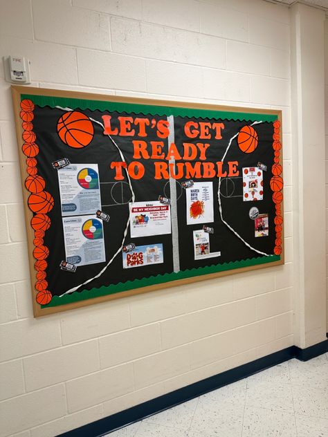 Basketball Board Design, Basketball Bulletin Boards For School, Basketball Classroom Theme, Basketball Bulletin Board Ideas, Sport Bulletin Board Ideas For School, Sports Day Bulletin Board Ideas, March Madness Bulletin Board, Basketball Bulletin Boards, Parent Bulletin Boards