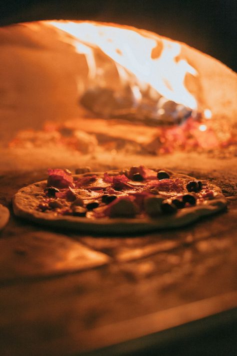 Pizza Food Photography, Pizza Oven Restaurant, Chris Bianco, Artisanal Pizza, Woodfire Pizza, Wood Fire Oven, Job Photography, Pie Photography, Wood Fire Pizza