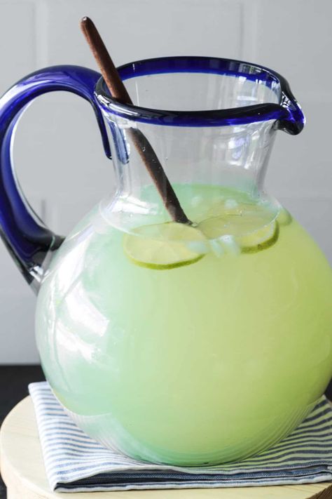 Large Batch Margarita Pitchers Recipe (For 14 People!) Margarita Punch Bowl, Good Pitcher Cocktails, Margarita Recipes Large Batch, Party Size Margarita Recipe, Best Large Batch Margarita Recipe, Picture Margarita Recipe, Pitcher Margarita Recipe Parties, Homemade Margaritas Pitcher, Margarita Recipes On The Rocks Pitcher