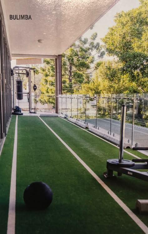 Home Gym Turf Ideas, Outdoor Gym Aesthetic, Outside Home Gym, Terrace Gym Ideas, Outdoor Gym Ideas Backyards, Outdoor Gym Design, Bali Gym, Gym Outside, Outside Gym