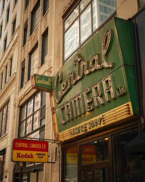 Central Camera Company vintage sign, Chicago, Illinois 1930s Aesthetic, Childhood Images, Chicago Aesthetic, Chicago Pictures, Chicago Interior Design, Camera Store, Central Illinois, Chicago Photography, Hotel Motel