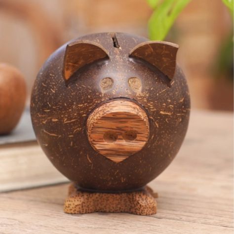 Coconut Shell Art, Palm Tree Wood, Coconut Crafts, Coconut Decoration, Coconut Shell Crafts, Cute Piggy, Shells Diy, Coconut Palm Tree, Tiki Art