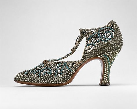 Sandals Gatsby Heels, Art Deco Shoes, Style Année 20, 1920s Shoes, Historical Shoes, Old Shoes, Rhinestone Heels, Retro Mode, 1930s Fashion