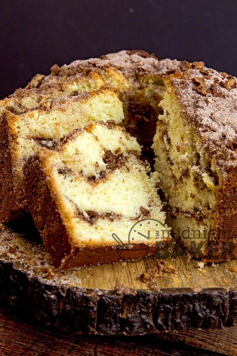 Sour cream keeps this delicious spicy and nutty coffee cake moist. Perfect for breakfast or any time. Upside Down Coffee Cake, Bundt Coffee Cake Recipes, Bundt Coffee Cake, Coffee Cake Bundt, Coffee Cake Recipes Easy, Nursing Cake, Cinnamon Coffee Cake, Sour Cream Coffee Cake, Coffee Cake Recipe