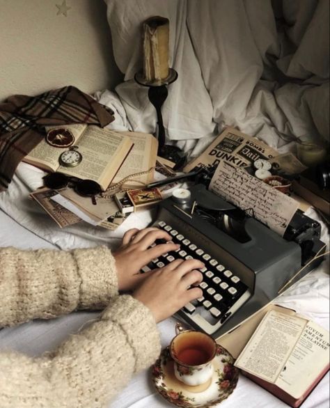 Writer Asthetic Picture, Poetry Writer Aesthetic, Type Writer Aesthetic Vintage, Cluttercore Bedroom Aesthetic, Light Academia Aesthetic Room, Cluttercore Bedroom, Chaos Room, Chaotic Room, Writer Academia