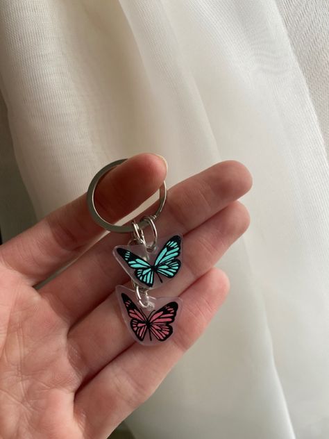 Shrink Art Keychain, Shrink Plastic Keychain Ideas, Plastic Shrink Keychain, Cute Shrinky Dink Ideas Keychain, Shrinking Paper Ideas, Shrink Film Ideas, Shrink Dink Keychain, Shrinky Dink Keychain Ideas, Shrink Plastic Ideas Diy