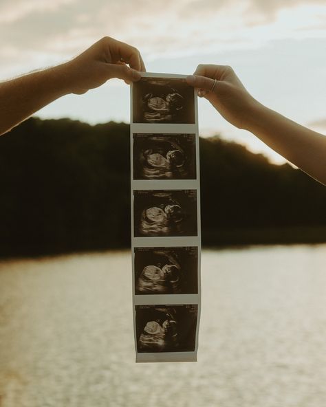 This summer has been the summer of maternity sessions and I’m not mad about it! I love maternity sessions, especially when they’re for close friends 🫶🏼 It’s baby month for Tyler and Elise and I am so excited to meet baby Hunter! Maternity | Maternity Inspo | Maternity Photos | Maternity Session | Cinematic Photos | Cinematic Photographer | Couples Photographer | Fall Photos #maternityinspo #maternityphotographer #maternityphotos #cinematicphotographer #lookslikefilm #kentuckyphotographe... Cinematic Photos, Baby Hunter, Close Friends, Maternity Photos, Fall Photos, Maternity Photographer, Maternity Session, Pregnancy Photos, Creative Photography