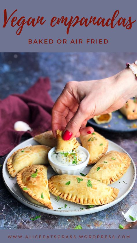 Chickpea Empanadas, Plant Based Empanadas, Empanadas Vegetarian, Vegan Spanish Recipes, Vegan Dough, Veggie Empanadas, 21 Day Fix Vegetarian, Garlic Yogurt Sauce, Vegan Empanadas