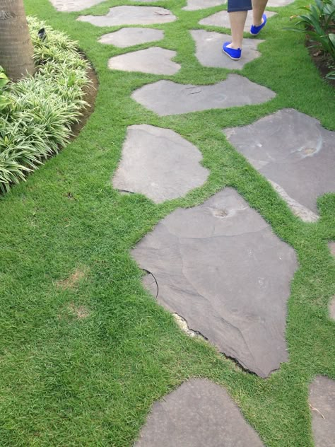 Backyard Walkway, Side Yard Landscaping, Outdoor Stone, Garden Walkway, Backyard Pool Landscaping, Stone Path, Diy Backyard Landscaping, Backyard Diy Projects, Outdoor Gardens Design