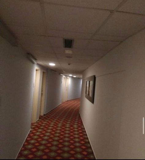 Hotel Liminal Space, Luminal Space, Liminal Aesthetic, Hospital Core, Weird Vibes, Chaotic Energy, Dreamcore Aesthetic, Hotel Hallway, Creepy Images