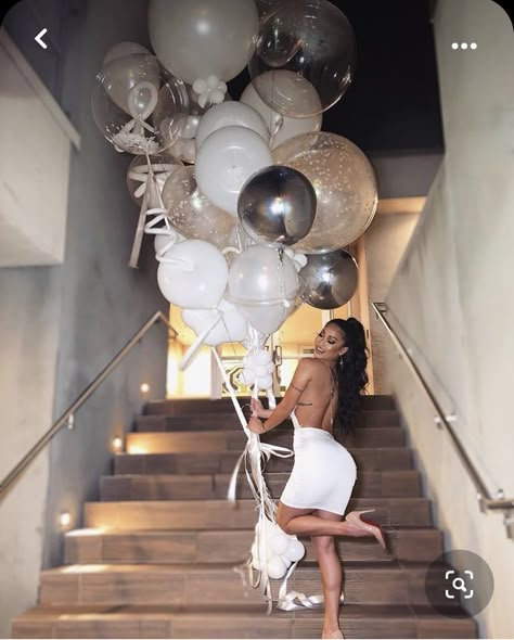 21st Birthday Girl, Birthday Behavior, Bday Shoot, 21st Bday Ideas, Birthday Goals, 21st Birthday Decorations, 21st Birthday Photoshoot, Cute Birthday Pictures, Spongebob Birthday