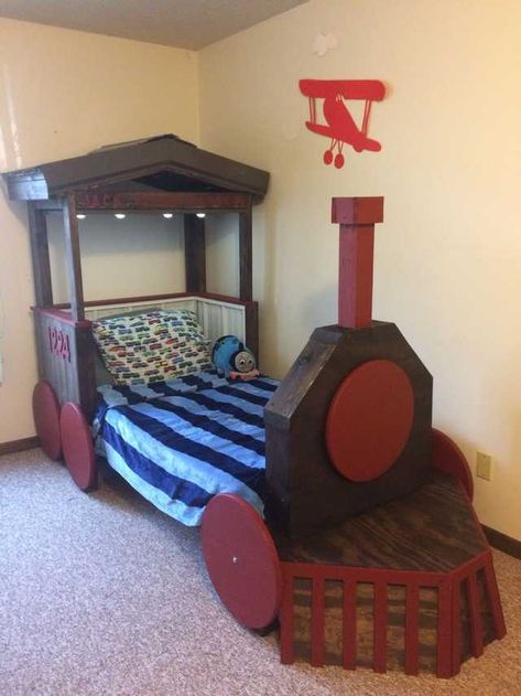 When your son loves trains, you build him a train. - Imgur Diy Train Bed, Boys Bunk Beds, Clay Bedroom, Color Schemes Bedroom, Train Room Decor, Tractor Bed, Train Bed, Train Bedroom, Bunk Bed Ideas