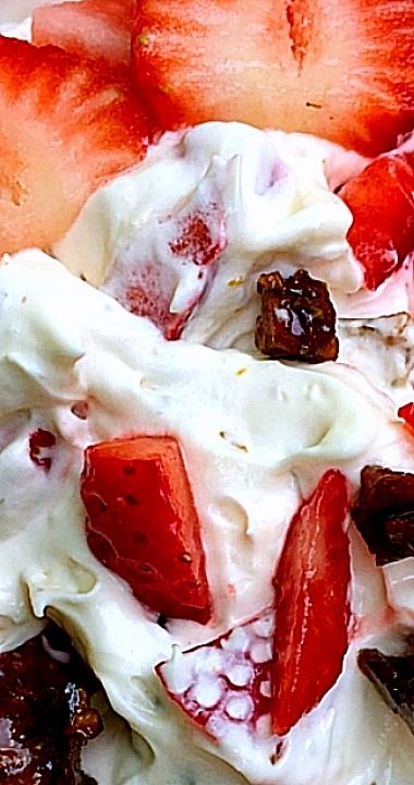 Strawberry “Crack” Salad Toffee Recipe, Potluck Desserts, Strawberry Dessert Recipes, Strawberry Dessert, Strawberry Salad, Fruity Desserts, Fruit Dishes, Fruit Salads, Fruit Salad Recipes