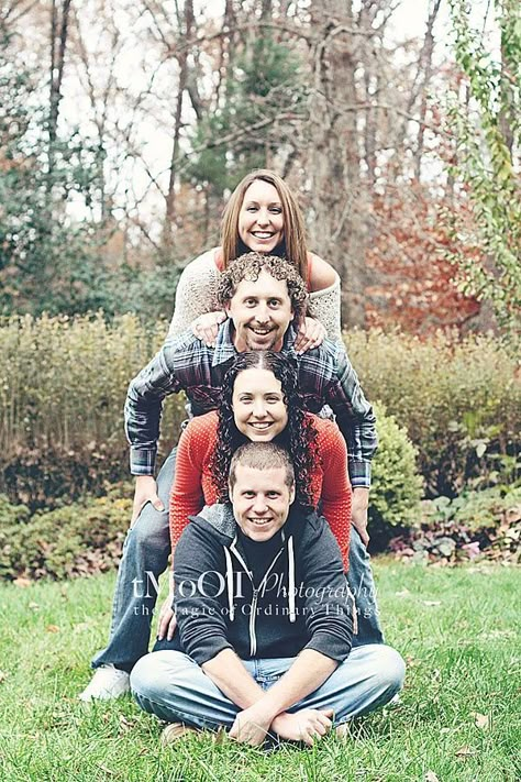 Adult Sibling Photography, Adult Family Photos, Sibling Photography Poses, Sibling Photo Shoots, Big Family Photos, Christmas Family Photoshoot, Sibling Pictures, Large Family Photos, Family Photoshoot Poses