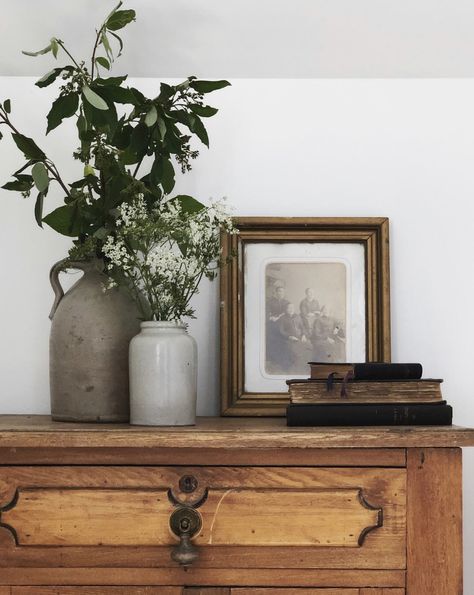 Fireplace Step, Dresser Aesthetic, Interior Design Vignette, Clean Fireplace, Wabi Sabi Decor, Farmhouse Aesthetic, Casa Country, European Farmhouse, Aesthetic Cottagecore