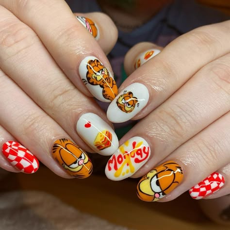 Garfield Nails, Cartoon Nail Designs, Crazy Nail Designs, Almond Acrylic, Nails Yellow, Simple Gel Nails, Pretty Gel Nails, Really Cute Nails, Crazy Nails