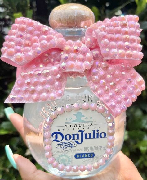 Bedazzled Things, Bejeweled Bottles, Alcohol Bottle Decorations, Bedazzled Liquor Bottles, Glitter Bottles, Bedazzled Bottle, Alcohol Bottle Crafts, Decorated Liquor Bottles, Quinceanera Makeup