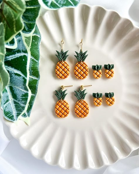 Clay Pineapple, Tropical Earrings, Fimo Jewelry, Tropical Jewelry, Diy Earrings Polymer Clay, Handmade Clay Jewelry, Vacation Accessories, Polymer Clay Diy, Fruit Earrings