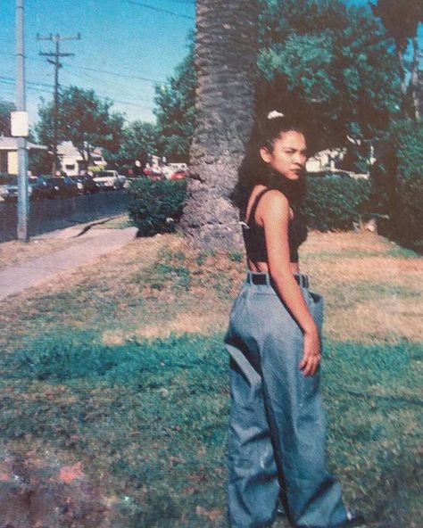 Veteranas And Rucas on Instagram: “This is Reina from Inglewood at age 15 in 1997. This photo was featured in Scholastic magazine to share Reina’s story about growing up in…” 90s Latina, Latina Aesthetic, Chola Style, Estilo Cholo, Chicana Style, 90s Inspired Outfits, Latina Fashion Outfits, 90s Hip Hop Fashion, Latina Fashion