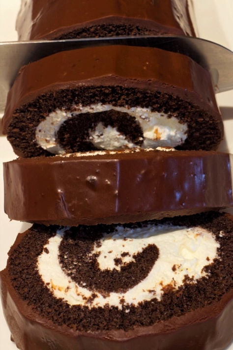 A chocolate cake roll covered in chocolate ganache. Chocolate Cake Roll, Chocolate Swiss Roll, Chocolate Roll Cake, Bolo Red Velvet, Dark Chocolate Cookies, Chocolate Cookie Dough, Chocolate Roll, Delicious Cream, Scrumptious Desserts