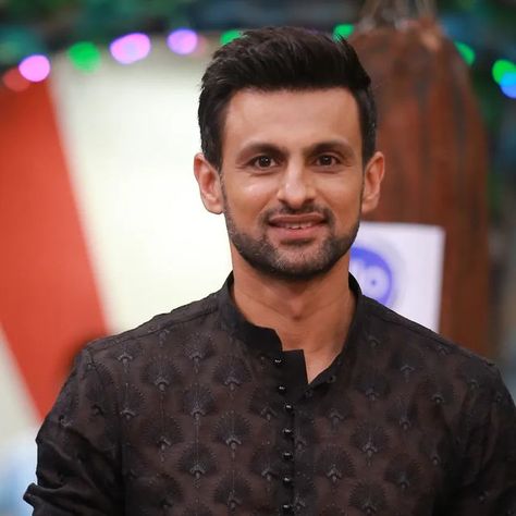 Shoaib Malik on Instagram: "- Back to the groove at @jeeto.pakistan once again representing #MultanTigers only on @arydigital.tv Styling by @sajidstylistt Wardrobe by @humayunalamgir Image by @omarsaeedofficial #JeetoPakistan #JPL #Pakistan" Tv Styling, Shoaib Malik, April 3, Pakistan, Tv, Wardrobe, Quick Saves, Instagram