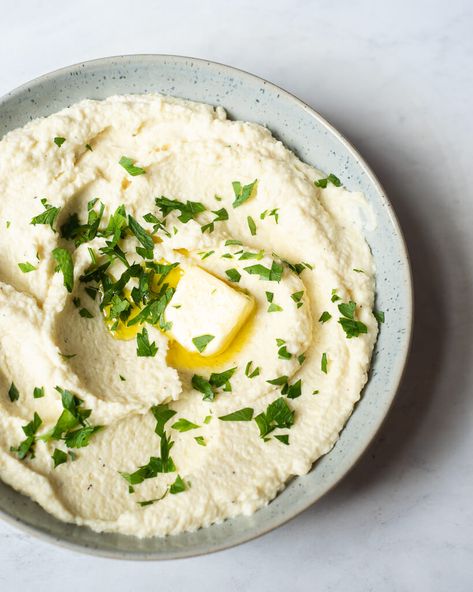 a bowl of mashed parsnips garnished with parsley and a pat of butter Parsnip Puree Recipe, Parsnip Mash, Parsnip Recipes, Mashed Parsnips, Fed And Fit, Parsnip Puree, Roasted Parsnips, Mash Recipe, Roasted Apples