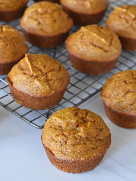 Pumpkin Applesauce Muffins are a deliciously moist and lightened-up muffin recipe made with canned pumpkin, applesauce, and cinnamon. Ready in just 20 minutes! Applesauce Muffins Easy, Pumpkin Applesauce Muffins, Pumpkin Applesauce, Moist Pumpkin Muffins, Pumpkin Biscotti, Applesauce Muffins, Muffins Easy, How To Make Pumpkin, Apple Sauce